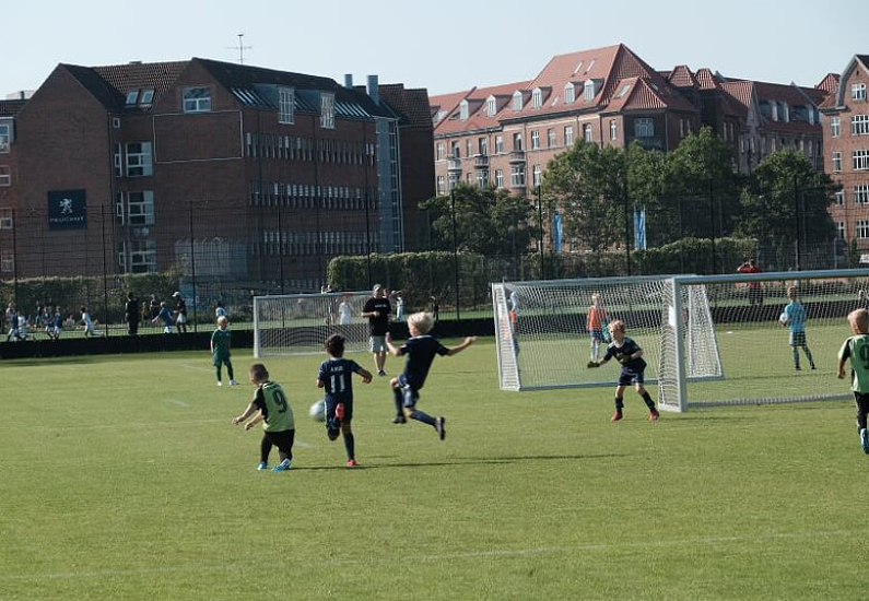 Genåbning af fodbolden i B.93